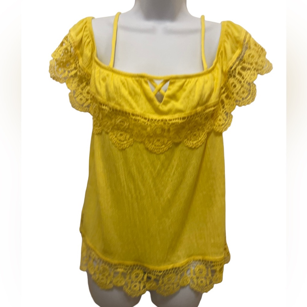 No Boundaries Juniors Yellow Top with Lace Size L